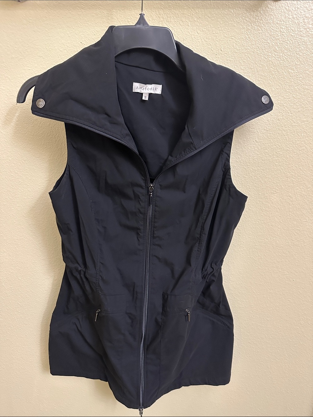 Anatomie Black Sleeveless Zip-Front Delaney Vest Small